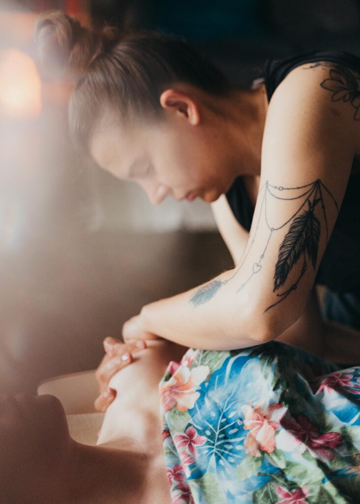 jak wygląda masaż lomi lomi