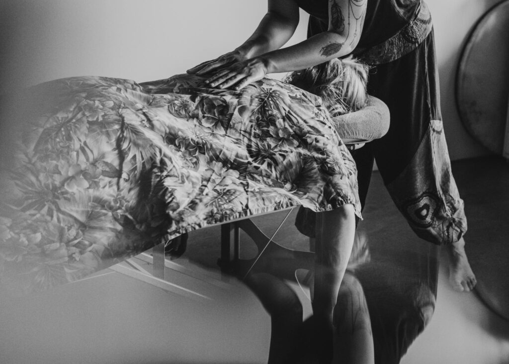 jak wygląda masaż lomi lomi