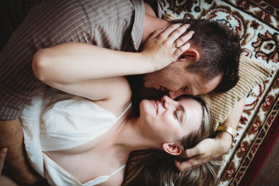 Sesja narzeczeńska w domu – Natalia i Marcin