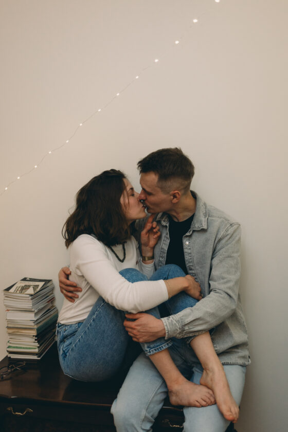 Małżeńska sesja świąteczna w domu