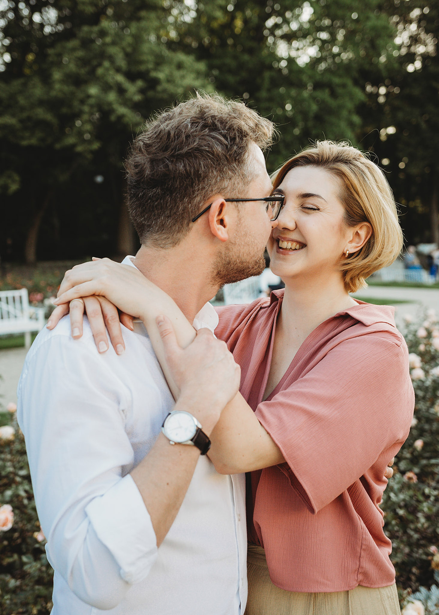 Portret narzeczeński wśród róż – ogrody przy Pałacu Branickich