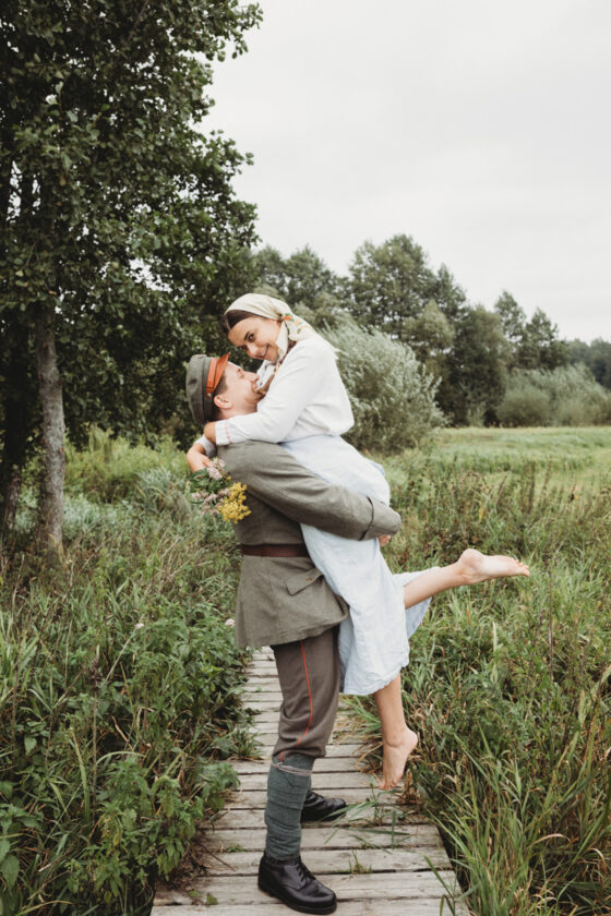Sesja narzeczeńska na Podlasiu · Kraina Otwartych Okiennic